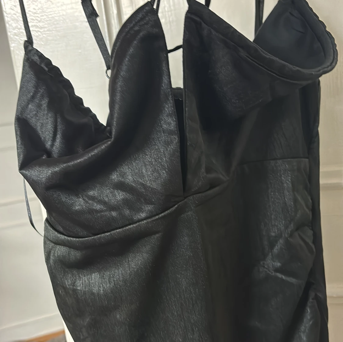 Svart långklänning från BikBok - 2