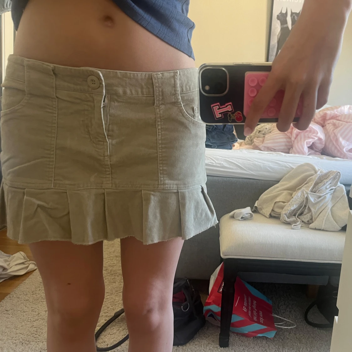 Beige minikjol med volangkant