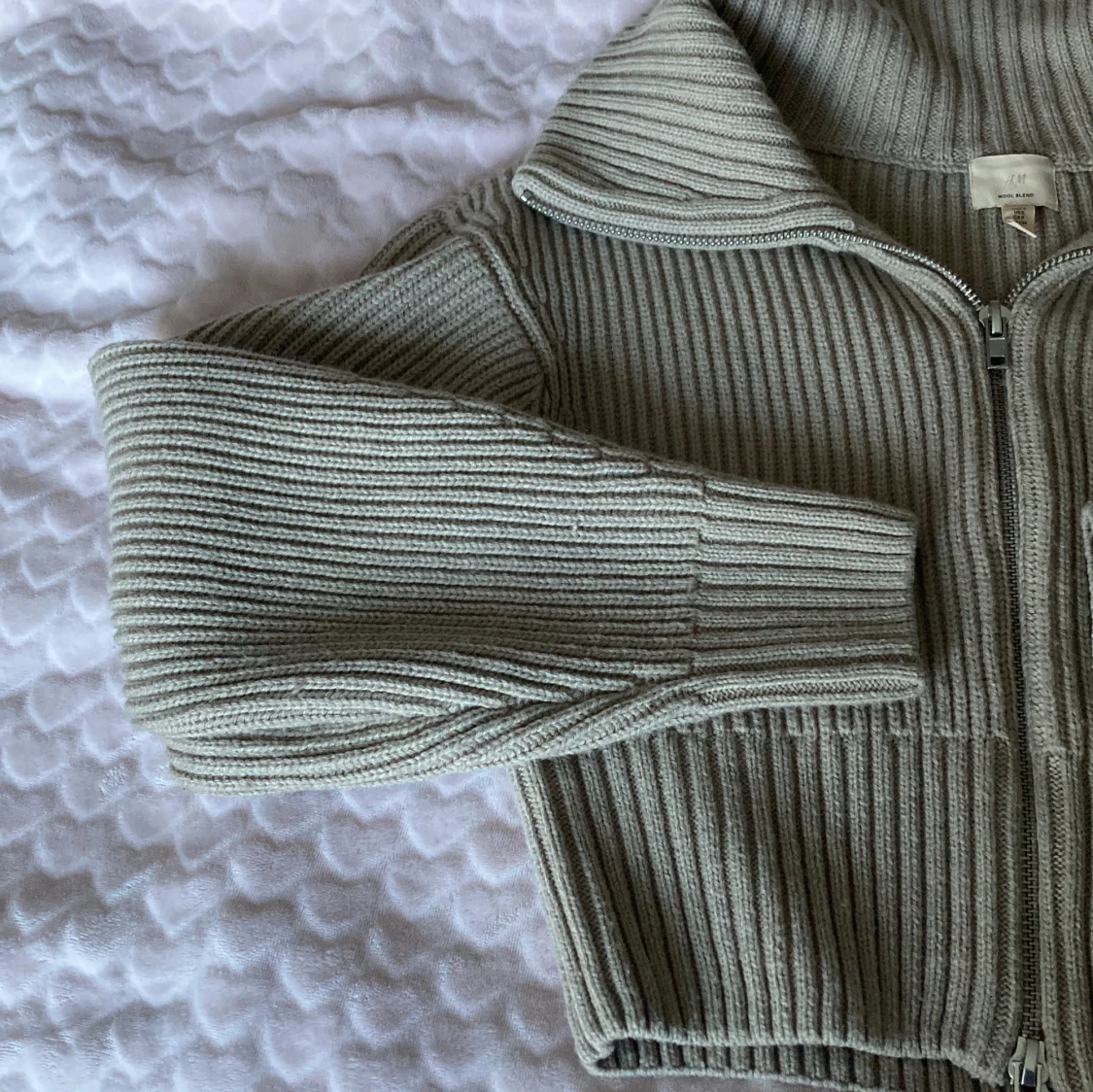 Ljusbeige ribbad kofta - 1