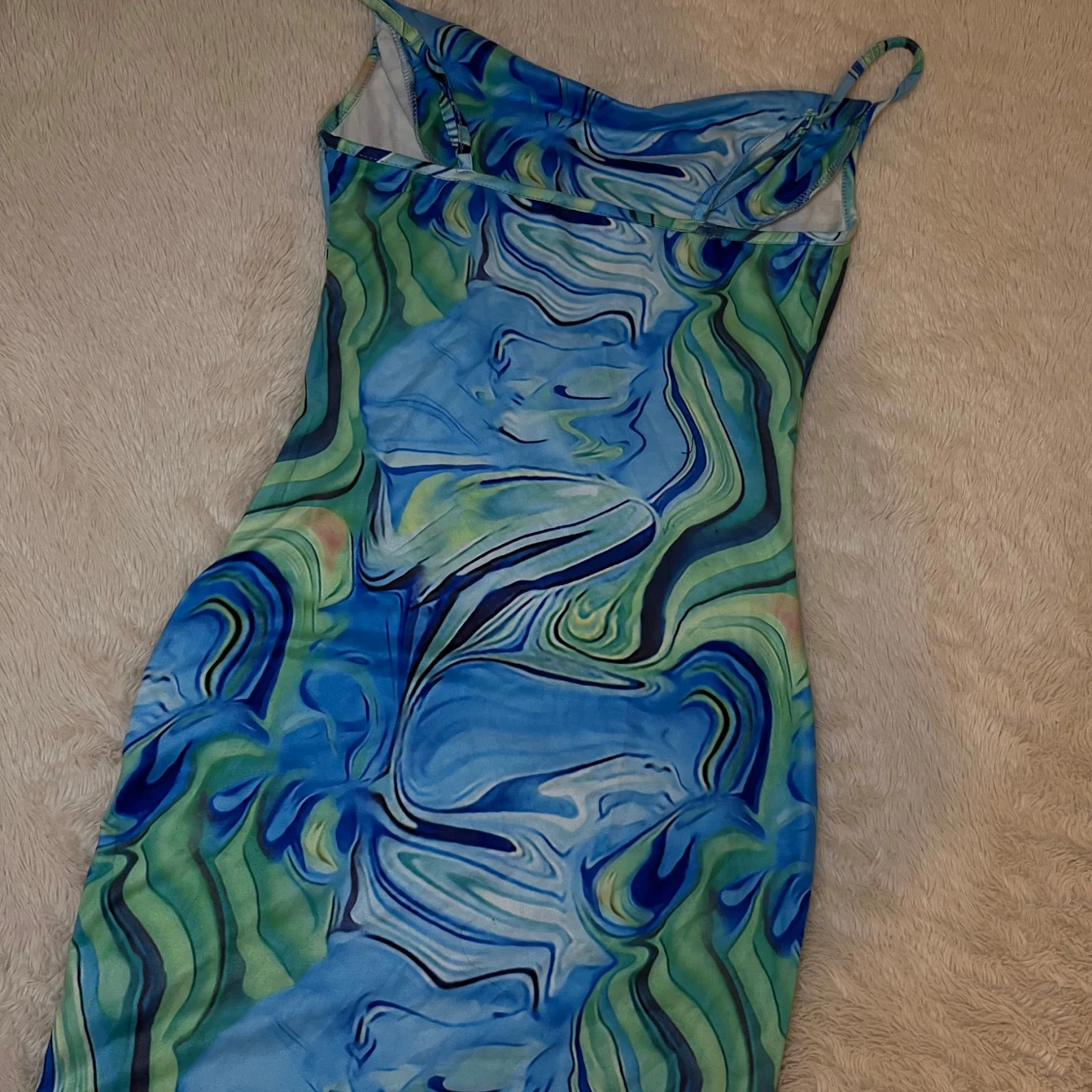 Blågrön mönstrad klänning💙💚 - 1