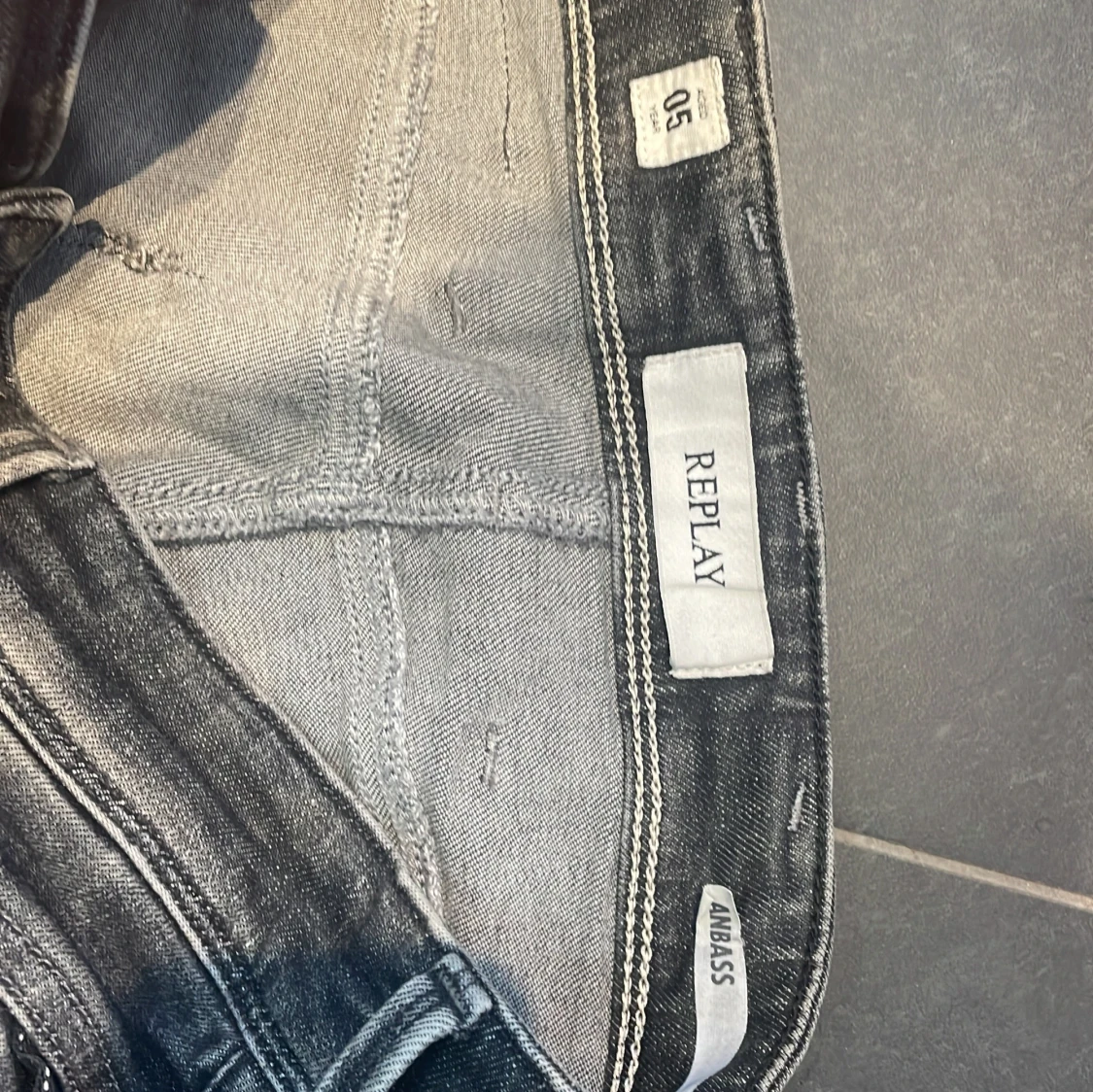 Svarta Replay Anbass jeans - 3