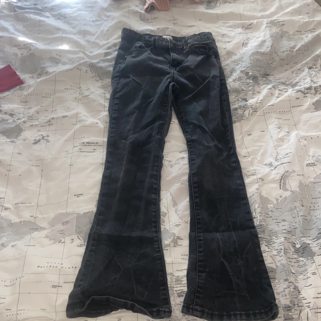 Svarta bootcut jeans