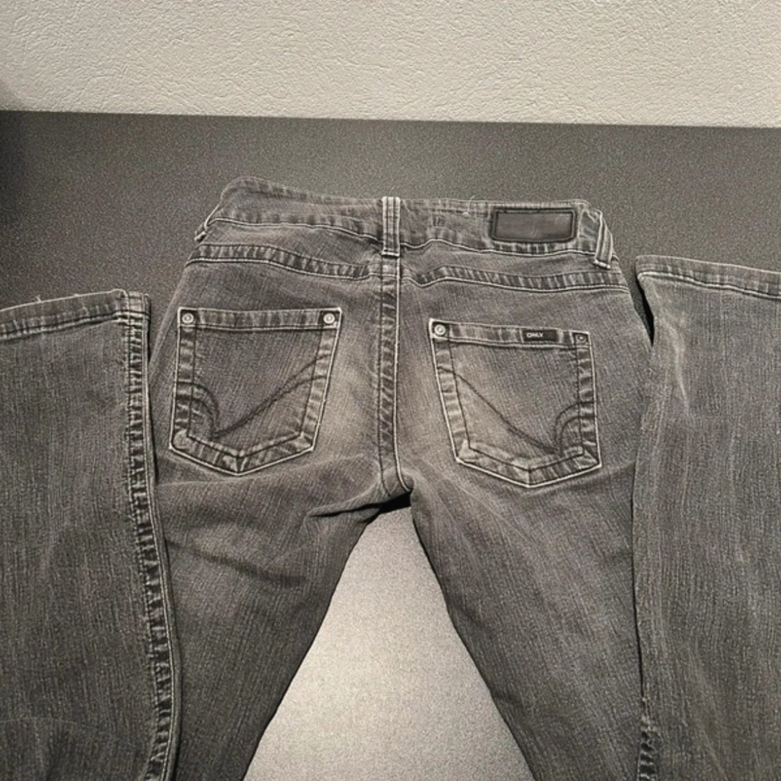 Gråa lågmidjade Jeans  - 1
