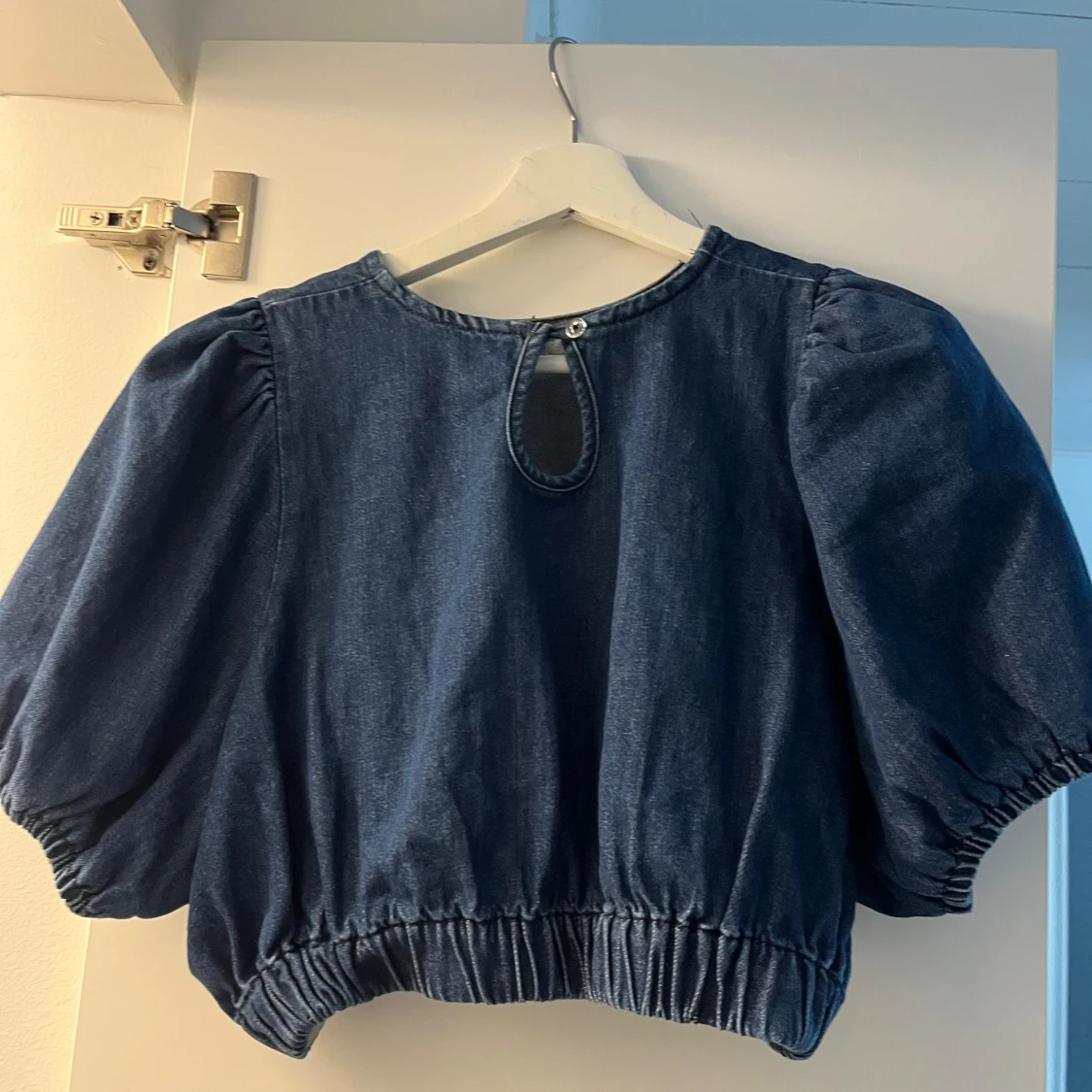 Mörkblå croppad jeansblus från ONLY - 1