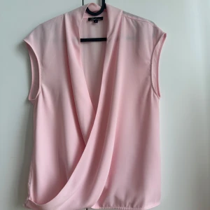 Omlott - Babyrosa omlott från MQ