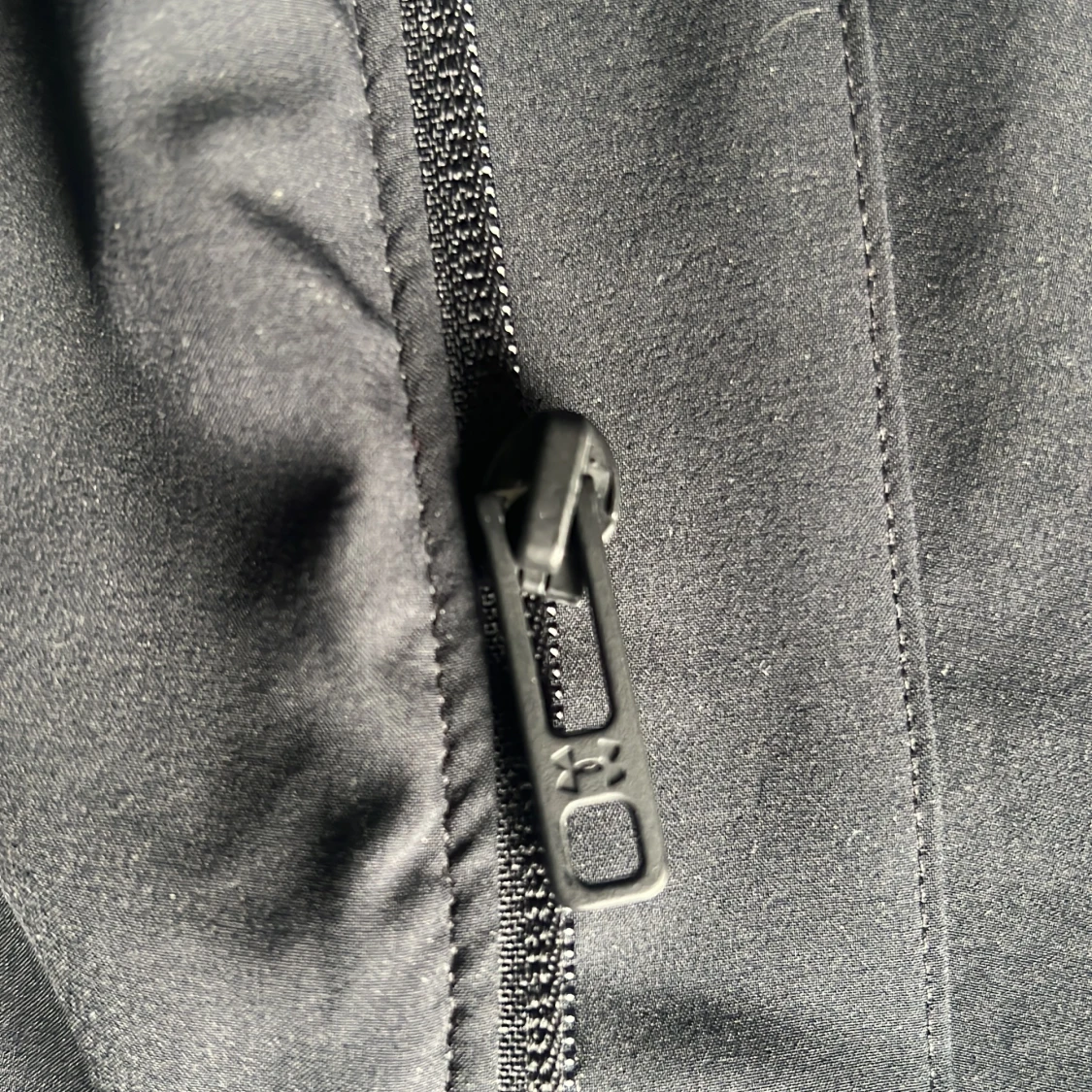 Svart vindjacka från Under Armour - 3