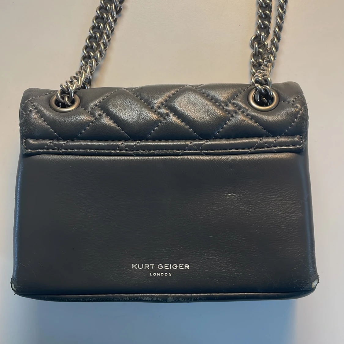 Grå väska från Kurt Geiger - 1