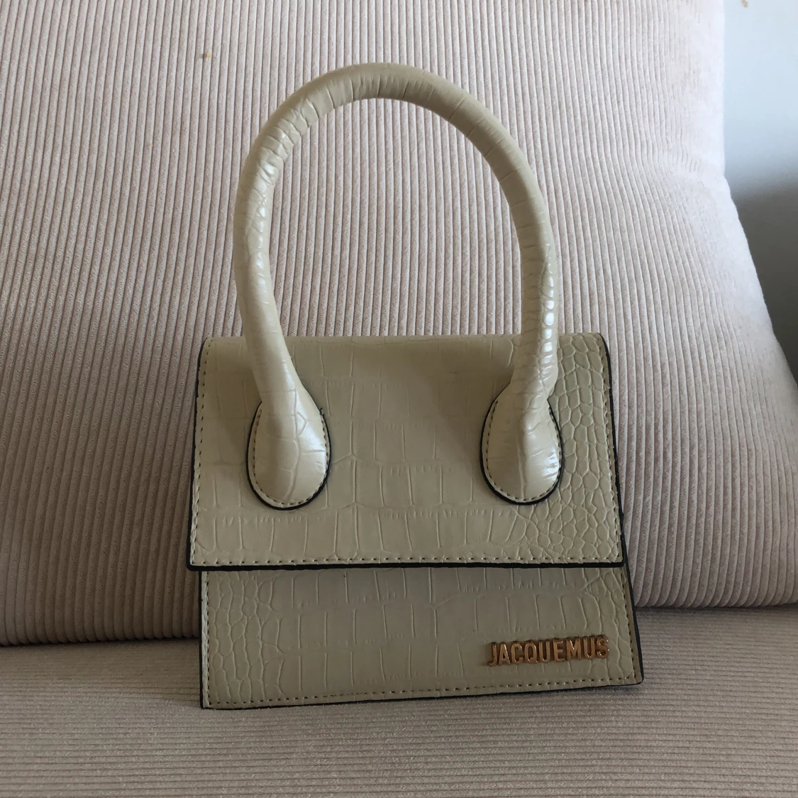 Beige mini handväska från Jacquemus
