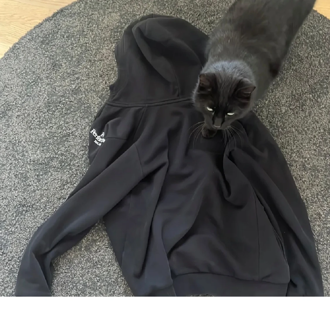 Svart hoodie från Peak Performance - 2