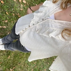 Fin blus🥰 - En fin vit blus från zara,köptes förra sommaren i storlek S