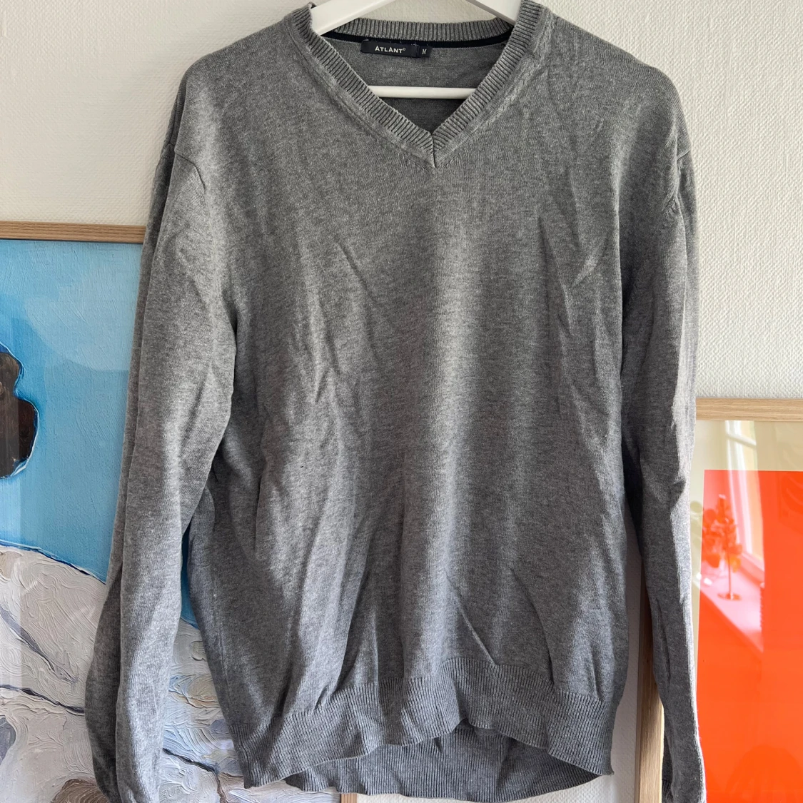 Grå v-ringad tröja från Atlant