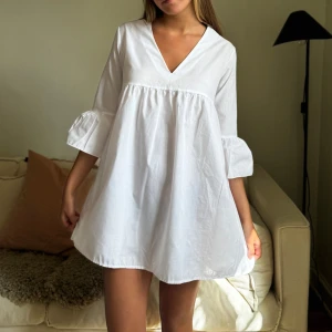 Student/skolavslutning klänning - Säljer denna klänning som är helt perfekt till studenten / skolavslutning 🌸🌼🌸🌼🌸🌼