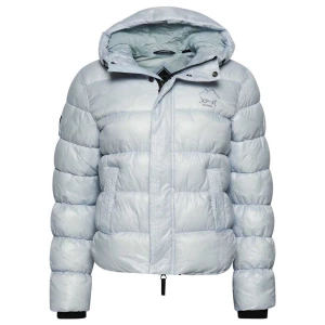 Vinterjacka från Superdry - Super skön ljusblå vinterjacka från Superdry🤍Bra skick, inga desefekter! Köpt förra vinter, storlek 36 (S). Nypris ca 1800 kr