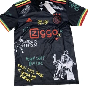 Ajax Bob Marley kit 21/22 - Storlek M, Helt oanvänd Skriv vid frågor, 