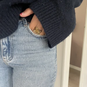 Jeans - hej! säljer dessa mid waist jeansen från Gina tricot i strl 158/164 eftersom att dom är för korta. 💕