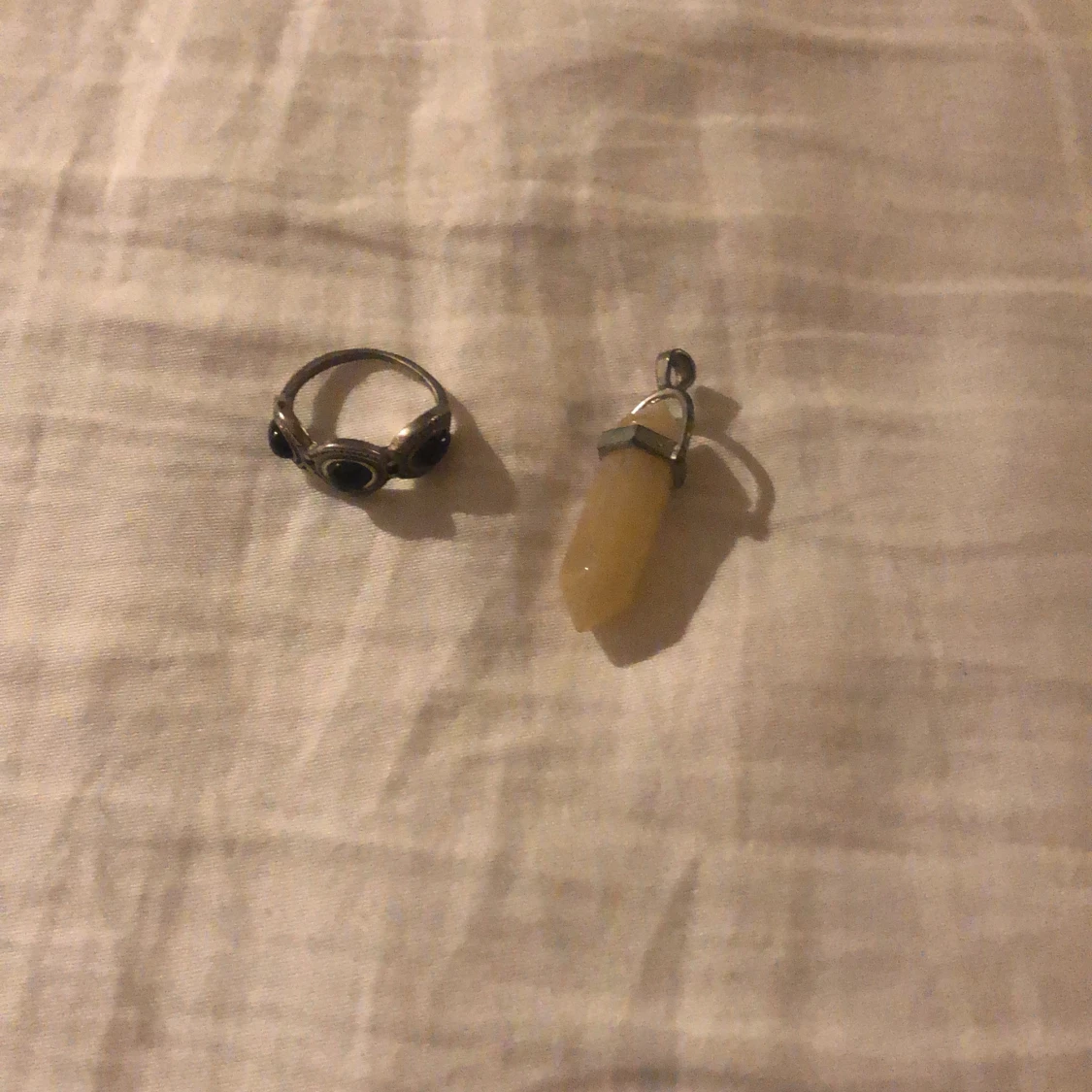 En ring och ett halsband