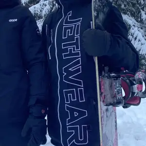 Skidjacka/snowboard jacka från jethwear. Jättefint skick 