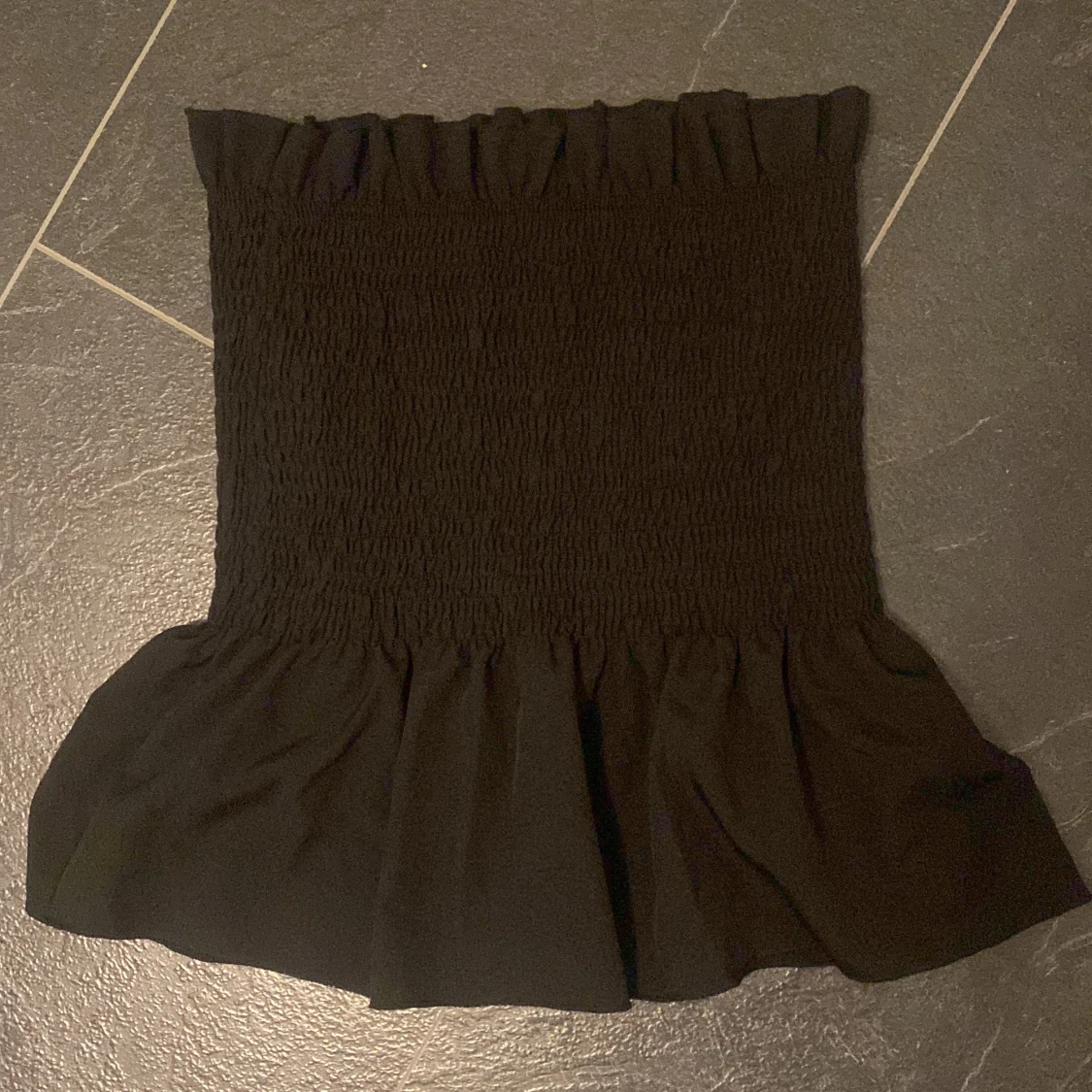 Gullig svart topp - 91