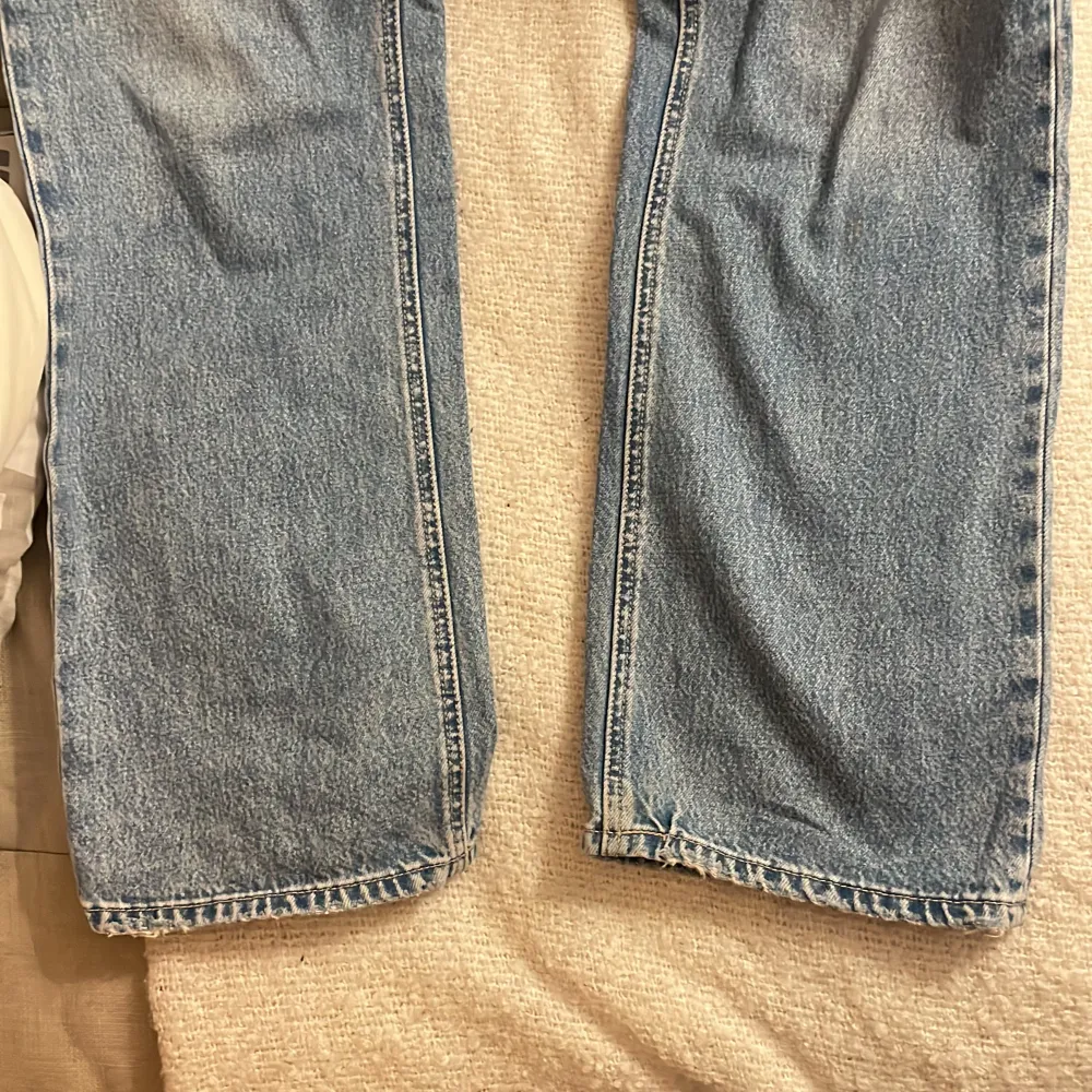 Jeans från Vero Moda i storlek 30/32. Använt fåtal gånger men blev för små för mig. Rak modell.. Jeans & Byxor.