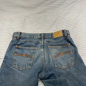 Nudie jeans i storleken 31,30 Modellen är Gritty Jackson Kan mötas upp om så önskas