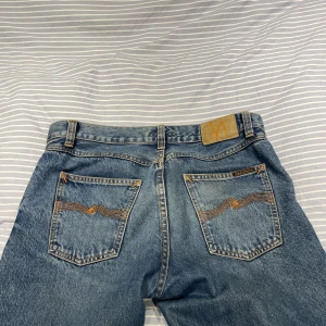 Nudie jeans - Nudie jeans i storleken 31,30 Modellen är Gritty Jackson Kan mötas upp om så önskas