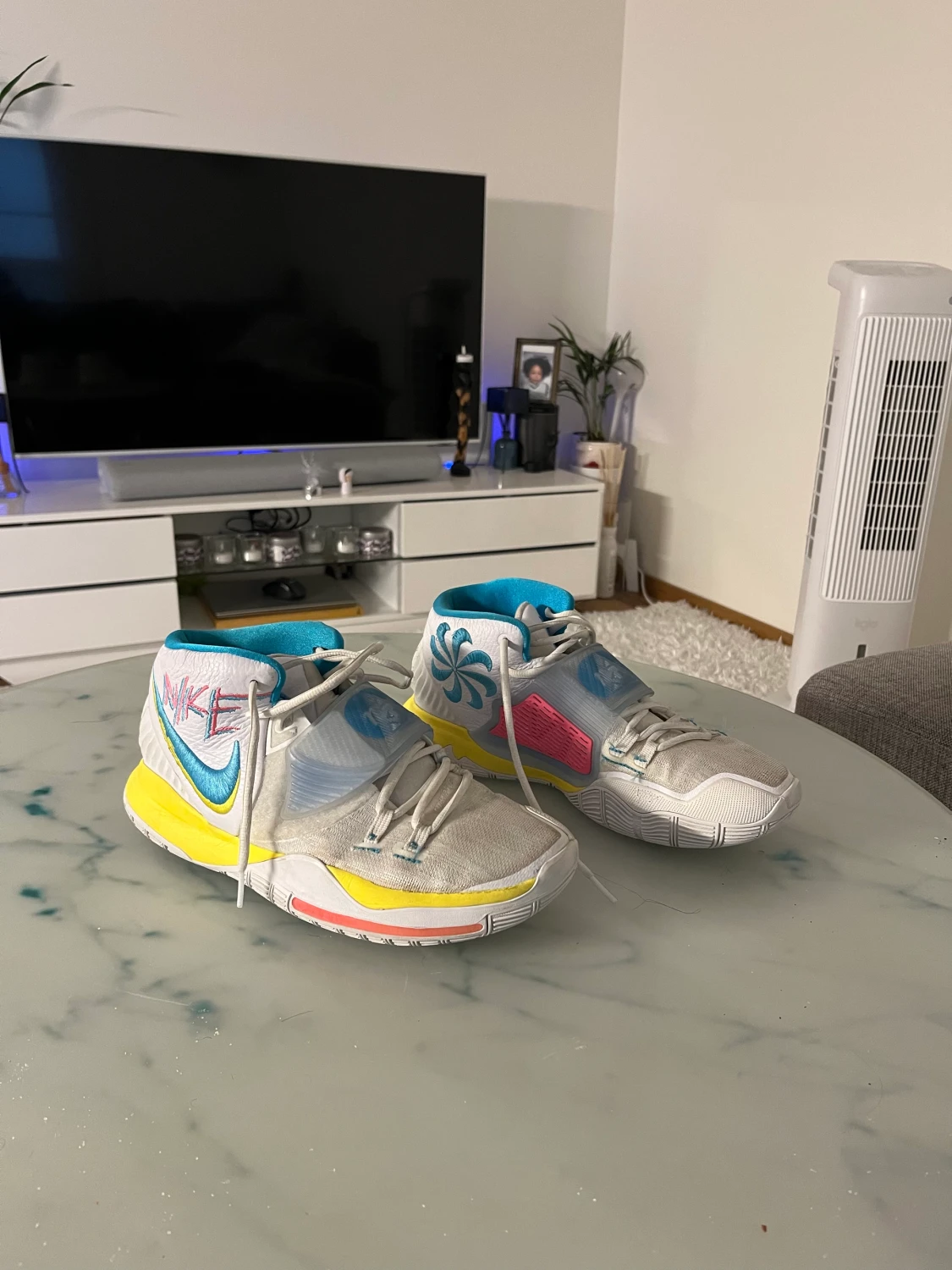 Kyrie 6 Neon Graffiti