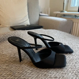 Zara klackar  - Zara klackar använda 1 gång. Jättefina. 