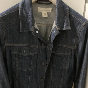 Jeansjacka  - Din jeansjacka använd några gånger under sommaren.  Skick 9/10