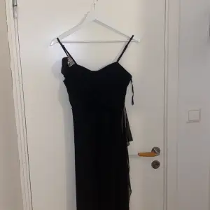 En fin bal klänning som jag köpte för 800kr men säljer för ett billigare pris