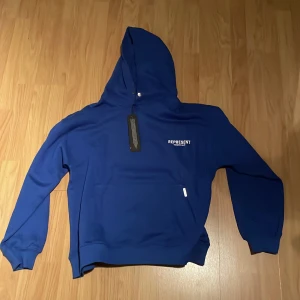 Represent hoodie  - Säljer min oanvända Represent hoodie då den var lite mer oversized än vad jag trodde när jag beställde. Den är köpt från represents hemsida och är i storlek S, men ganska stor så passar även M/L