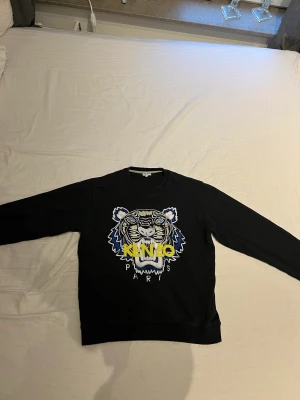 Kenzo tröja  - I bra skick inte använd i 2år 