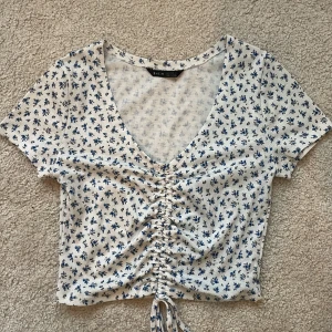 T shirt  - Säljer min topp som jag knappt har använt 💗