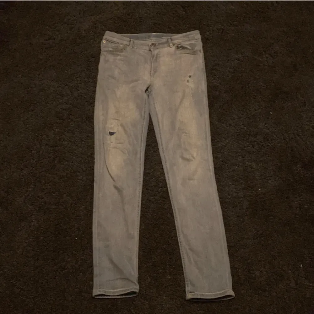 Feta Dondup jeans i Xl (barn storlek). Men sitter som 28/30 Skriv vid minsta lilla fundering!. Jeans & Byxor.