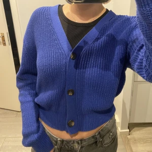 Blå kofta från Lager157 - Den har använts mycket men är fortfarande i bra skick!