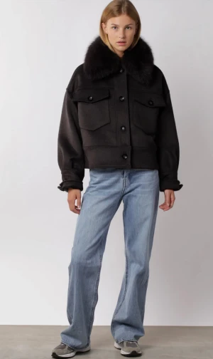 Meotine kappa - Säljer nu min älskade meotine kappa!! Den är i jättebra skick😽😽Kan tänka mig att sälja billigare vid snabb affär 