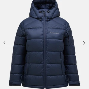 Peak performance jacka - Använder aldrig denna så säljer, den är i fint skick. Nypris 4 000kr