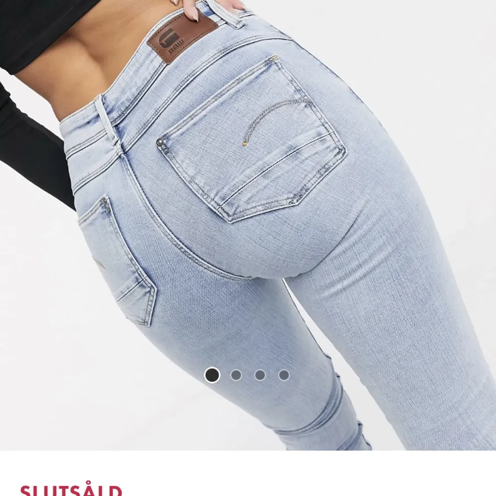 Jeans från märket G star!  Super snygga och man får verkligen en fin form i dom! Har ej använt dem en enda gång 😅 Nypris på ASOS var 1086kr. De är slutsålda nu.   Storlek: 28/32. . Jeans & Byxor.