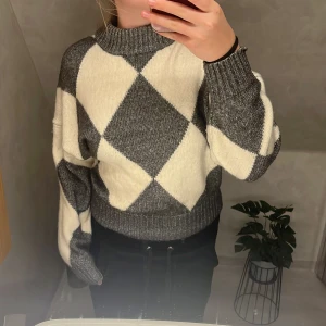 H&M tröja - Lite stickig men funkar me linne under St: XS