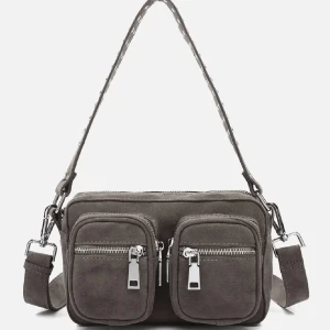 Noella väska  - Säljer denna Noella väska då den tyvärr inte kommer till användning längre.  Väskan är i nyskick. Egna bilder kan fås vid intresse. 