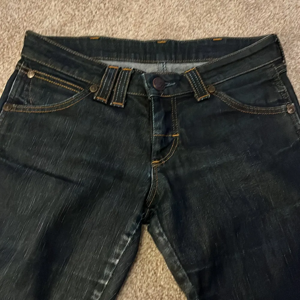 Low waist jeans Köpta på Plick men säljer igen för att dem var för små💕 . Jeans & Byxor.