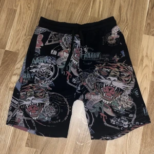 Ed Hardy shorts - Ed Hardy shorts storlek M 