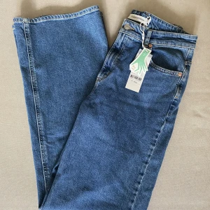 NYA Carin Wester jeans  - Nya jeans från Carin Wester, super snygga och bra passform men för långa i benen för mig. Nypris 599kr