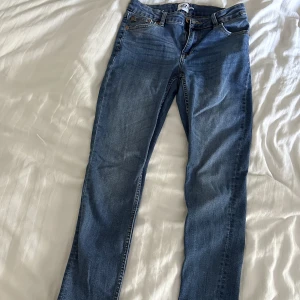 Lager 157 Jeans  - Blåa jeans från Lager 157.  Jätte sköna byxor som jag ej använder, är 1.69 o sitter bra i längden.  