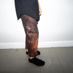 Byxor med broderi - Byxor med broderi strl xs