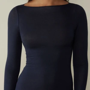 Intimissimi tröja - Tröja från intimissimi! Tecken på användning men bra skick! Skriv privat för tydliga bilder💖💕 säljer då den ej kommer till användning 