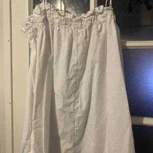 Vit klänning  - En vit klänning från HM, storlek L🩶använd 1 gång!