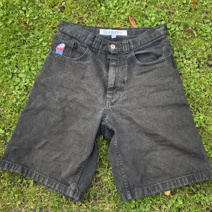 Polar big boy shorts xs  - Big boy shorts i nyskick i färgen pitch black.  