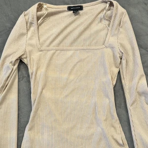 tröja från vero moda - köpte den förra året, har inte använt den pga den e lite stor på mig. original pris 189kr