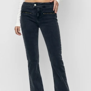 Lågmidjade jeans  - Säljer dessa super coola lågmidjade jeans som är använda ett fåtal gånger!