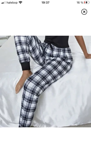 Pyjamasbyxor  - Pyjamasbyxor i strl S